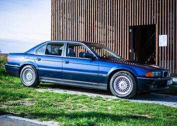 BMW 735 E38 V8