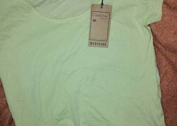 MEDiCiNE jasnozielona Bluzka koszulka t-shirt Z surowymi brzegami. NOWA!