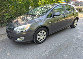 Opel Astra J 2011 rok