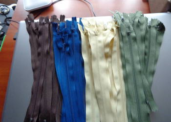 zamki do spódnicy 20cm.  40 sztuk kolory