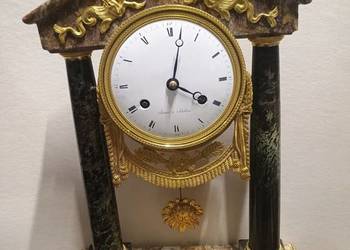 Zegar kominkowy portykowy styl Empire marmur i brąz Francja poł XIXw