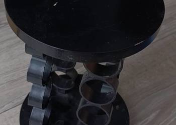 obrotowy stojak na przyprawy w kolorze czarnym, przeznaczony na