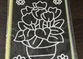 Wydrapywanka Dino i kwiatki..