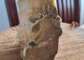 Minerały chalcedon, kwarc, serpentynit