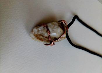 Wisior w klatce z miedzi