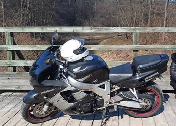 Sprzedam lub zamienię Honda 900 rr doinwestowana.