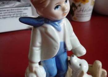 porcelanowy chłopczyk sygnowany