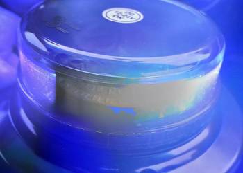 Niebieska lampa ostrzegawcza LED.