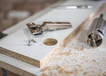 Montaż mebli, szafy, komody, biurka, rolety, panele BRAKUJĄCA ŚRUBKA