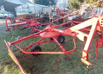 Zgrabiarka karuzelowa do siana