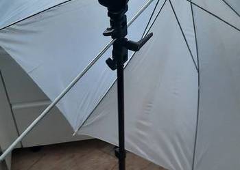 Bracket do mocowania lampy błyskowej.