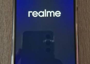Realme 11 5G za 399 zł. charczy głosnik zewnętrzny