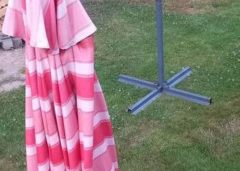 Parasol ogrodowy na upalne dni.