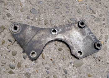 Audi 80 B4 Łapa pompy wspomagania Uchwyt Wspornik 026145385A