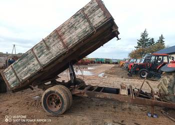 Przyczepa wywrotka 3 strony 2 tłoki mocna rama resory napęd WOM przekaźnik Przyczepa wywrotka 3 strony 2 tłoki mocna rama resory napęd WOM przekaźnik
