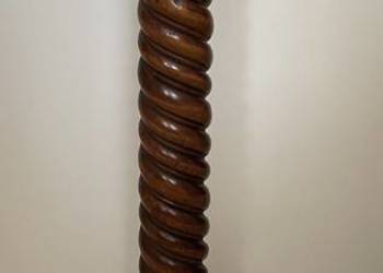 Stary drewniany słupek kwietnik w stylu gdańskim