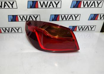 BMW F40 LAMPA LEWY TYŁ LEWA W BŁOTNIK EUROPA ORYGINAŁ 7450641
