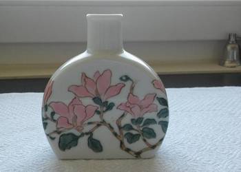 Śliczny wazonik, z pięknym kwiatowym wzorem, porcelana