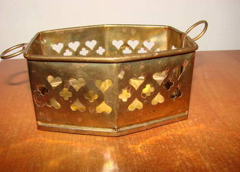 mały mosiężny koszyk