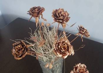 Róże miedziane metaloplasyka