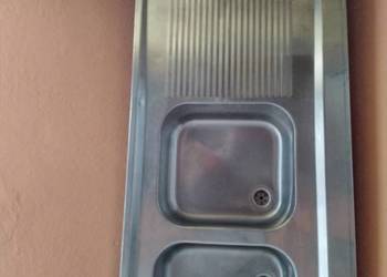 Zlewozmywak dwukomorowy ze ściekiem