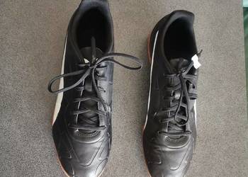 Buty do futsalu gry w piłkę na hali