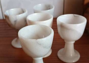 Marmurowe kieliszki do jajek