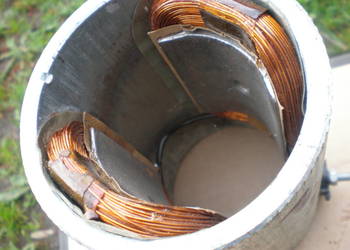 Almot.Oryginalny.Nowy stojan,korpus prądnicy Fiat 126p ST