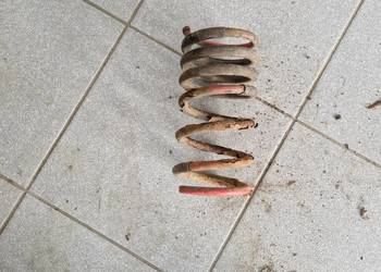 Sprężyna czerwona Fiat 500