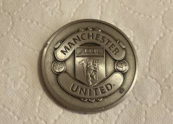 Potrójna moneta upamiętniająca osiągnięcie Manchesteru United 1998-99.