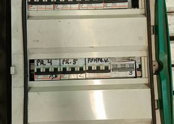 Skrzynki elektryczne, bezpieczniki, wyłączniki