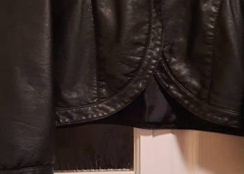 ONLY króciutka kurteczka zapinana na zatrzaski.