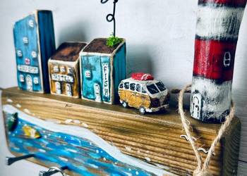 Driftwood | Morskie miasteczko na belce z MOLO | kamper | LUKI SZTUKI
