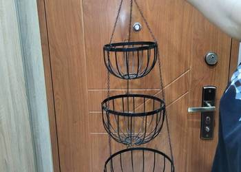 Wiszący metalowy kosz 3-poziomowy – stylowa dekoracja do kuchni