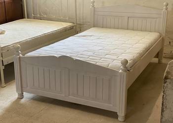 Łóżko drewniane 120x200 z regulowanym stelażem i materacem