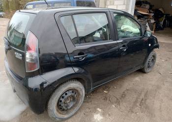 Daihatsu Sirion II Wersja Momo 1.3 B 2008r Lak X07 Części Wysyłka