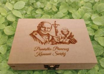 Pamiątka Pierwszej Komunii Świętej – drewniana skrzyneczka z personalizacją