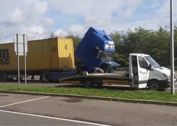 Mobilny serwis TIR naprawa ciągników siodłowych na drodze autostrada
