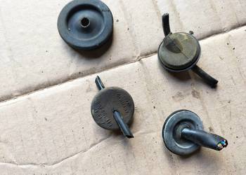 AUDI 80 B3 B4  SEDAN USZCZELKA OSŁONA PRZEWODU SPRYSKIWACZY KLAPY