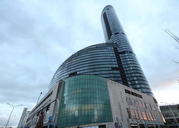 4pok, 155met, Sky Tower KOMÓRKA/GARAŻ/2013 (Wrocław)