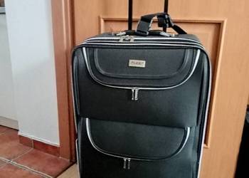 walizka podróżna na kółkach