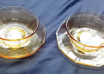 2 szklane filiżanki ze spodkami, Adlerhutten - Penzig, AGA-Glas nr 50.