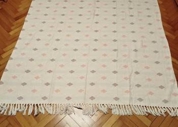 Narzuta 205x150 cm razem z frędzlami na krótszych bokach