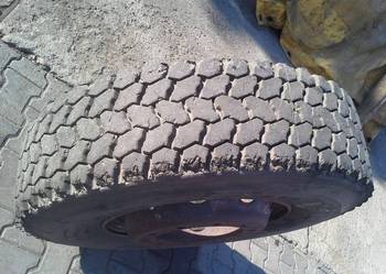 Opona pojedyncza  Bieżnikowana napędowa 295/80R22,5