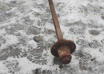 Oś do przyczepki z piastami