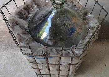 Butla do wina ca 30 l z koszem