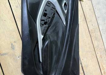 Tapicerka drzwi przednich Ford Focus / C-MAX – czarna z srebrną listwą