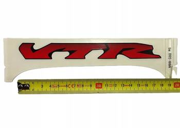 NAKLEJKA "VTR" PRAWY BOCZEK HONDA VTR1000F FIRESTORM 98 ORYG 64232MBBG00ZA