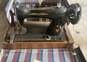 Stara maszyna do szycia Podolsk PRL z walizką i instrukcją – Retro