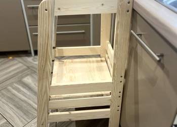 Pomocnik kuchenny z funkcją stolika